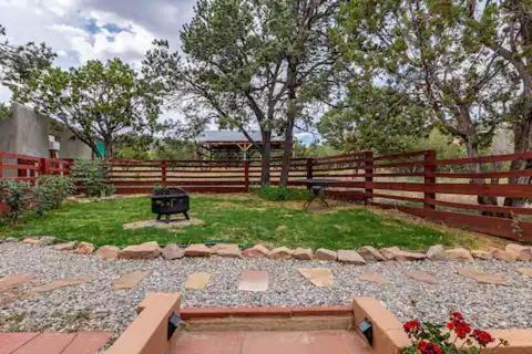 Pet Friendly Pinon Heaven Bed & Breakfast Santa Fe Exterior photo