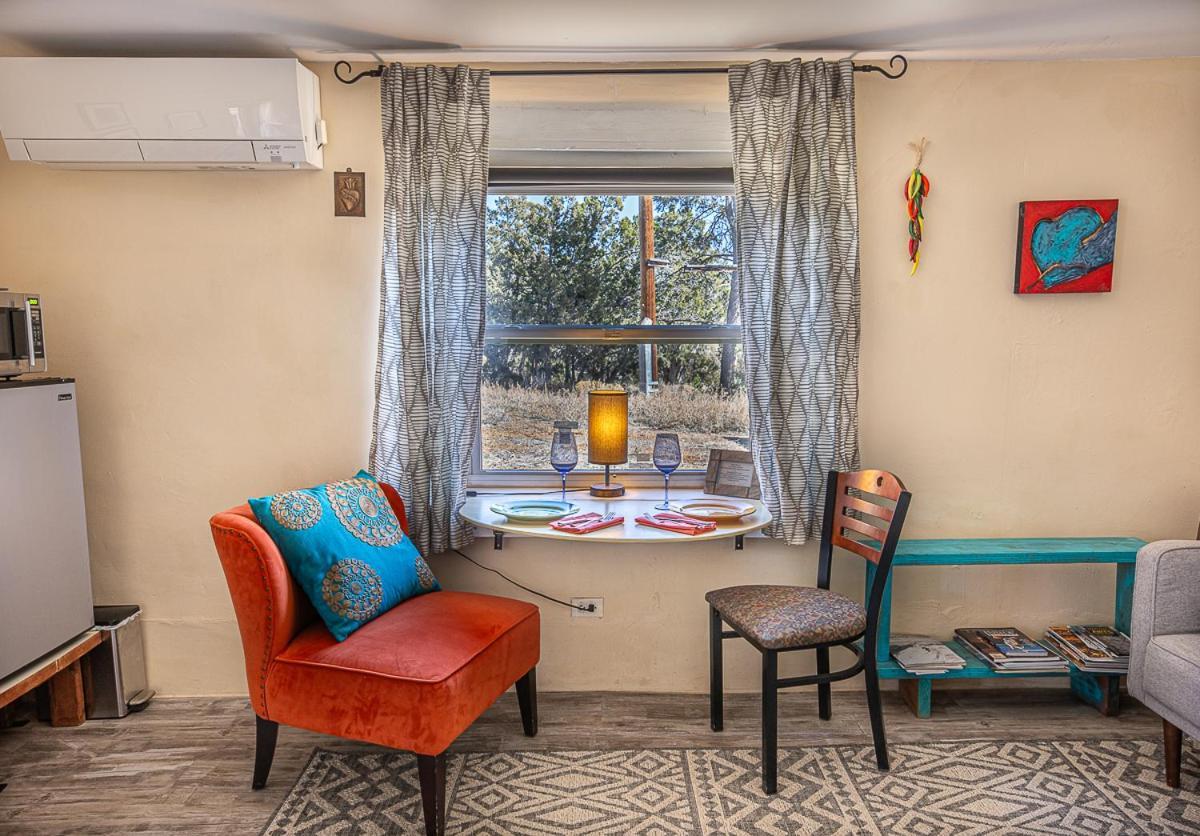 Pet Friendly Pinon Heaven Bed & Breakfast Canada de los Alamos Exterior photo