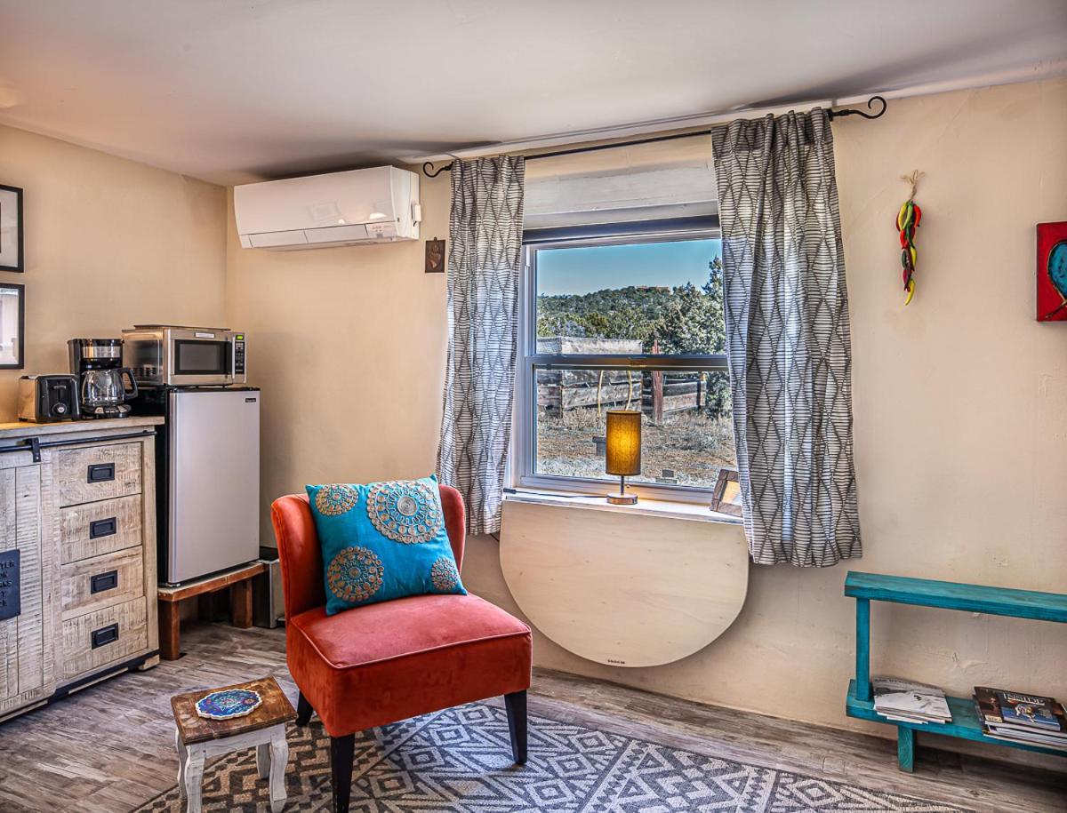 Pet Friendly Pinon Heaven Bed & Breakfast Canada de los Alamos Exterior photo
