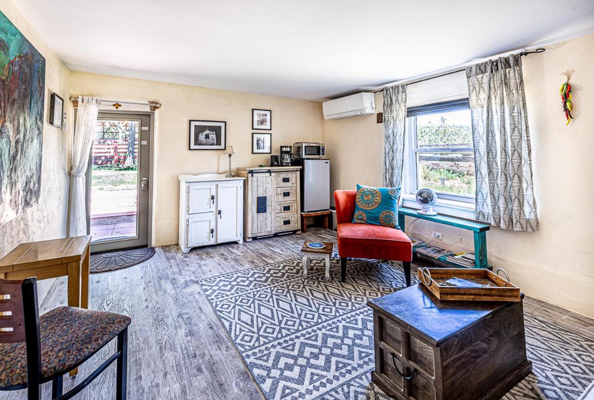 Pet Friendly Pinon Heaven Bed & Breakfast Canada de los Alamos Exterior photo